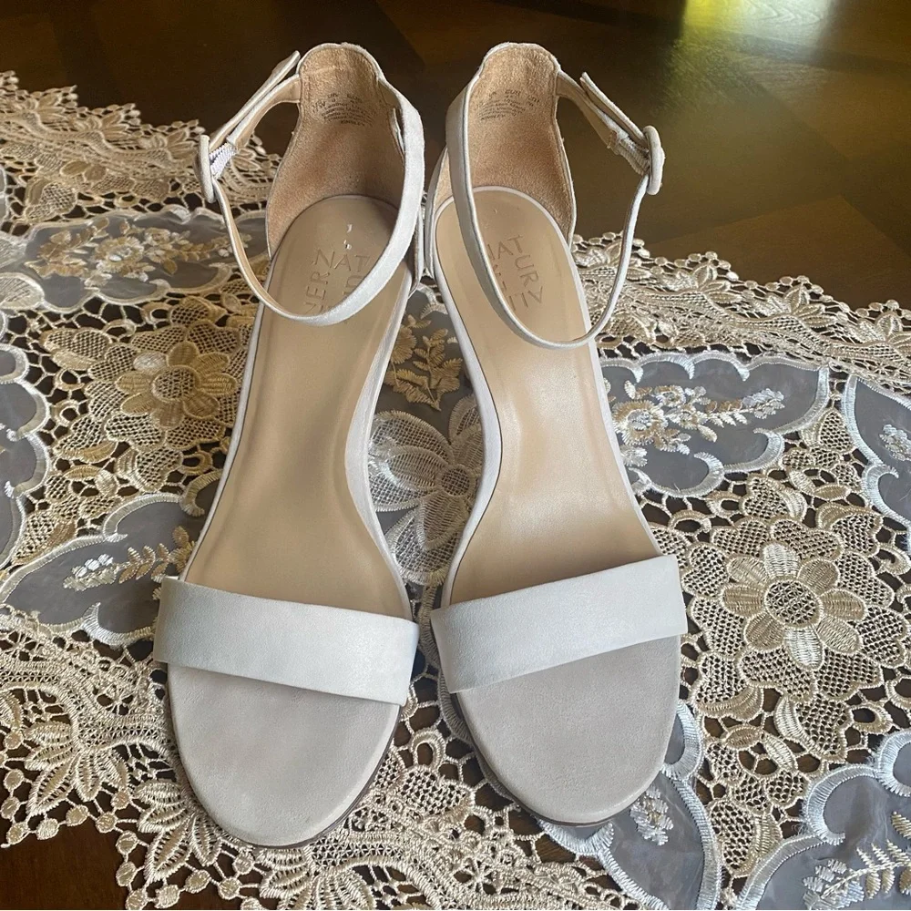 Naturalizer ankle strap heels EUC